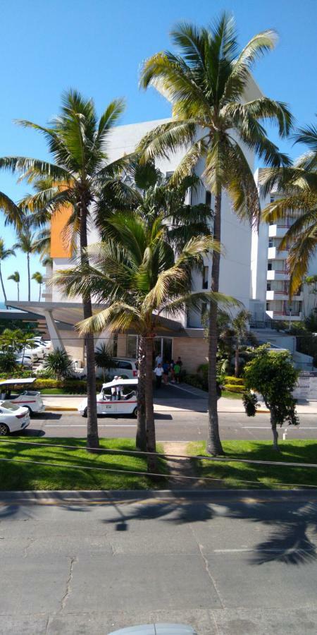 דירות מזטלן Departamento Zona Dorada מראה חיצוני תמונה